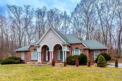 5 Stonewall Rd, Colchester CT  06420-4135 exterior