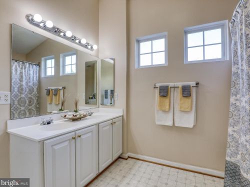 49 Pebble Beach Cir, Charles Town WV  25414-4061 exterior