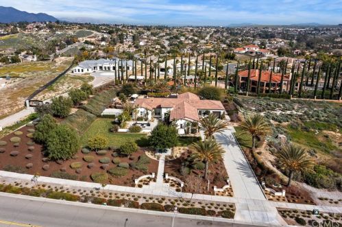 1769 Green Orchard Pl, Riverside CA  92508-8746 exterior