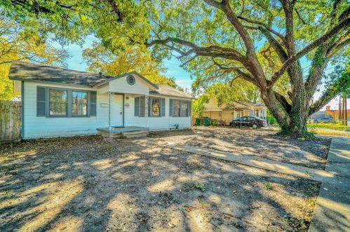 913 Cable St, Conroe TX  77301-2202 exterior