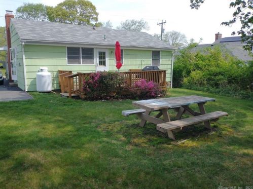 26 Sea Crest Ave, Niantic CT  06357-3808 exterior