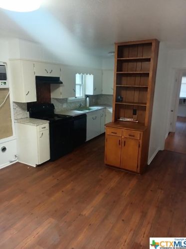 918 Mountain St, Seguin TX  78155-5011 exterior