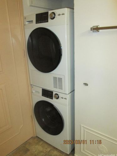 620 Mccully St, Honolulu HI  96826-3972 exterior