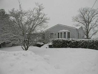 75 Montcalm Rd, Warwick, RI 02889-4311