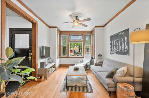 1711 Henderson St, Chicago, IL 60657-1033