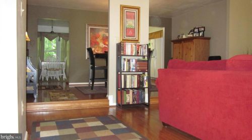 7722 Shootingstar Dr, Springfield VA  22152-3101 exterior