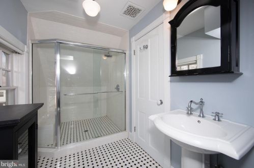 225 Euclid Ave, Haddonfield NJ 08033-2552 exterior