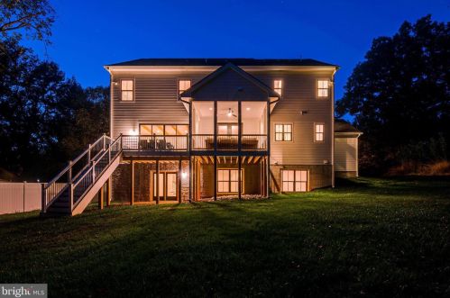 8221 Robey Ave, Annandale, VA 22003-1366