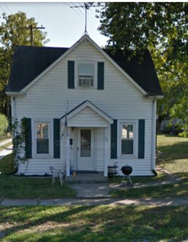 702 Belsha St, New Athens, IL 62264-1590
