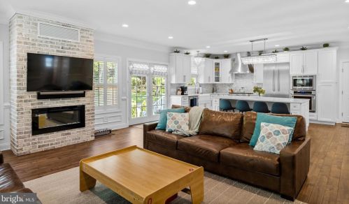 232 Elm Ave, Tavistock NJ 08033-2535 exterior