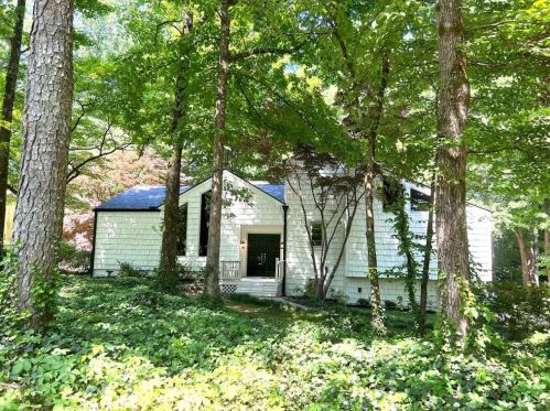 2433 Kingsley Dr, Marietta, GA 30062-5210