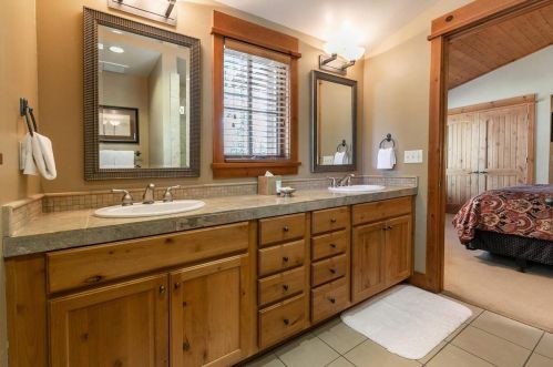 12503 Lookout Loop, Truckee CA  96161-4547 exterior