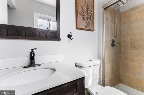 10 Gloucester Ln, Trenton NJ  08618-1006 exterior