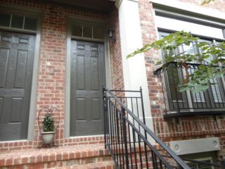 2392 Crescent Park Ct, Atlanta GA  30339-6022 exterior