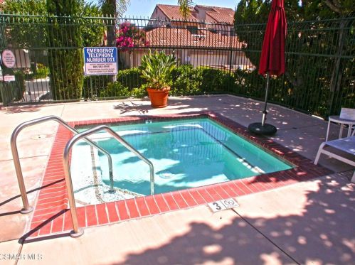 404 Country Club Dr, Simi Valley CA  93065-0685 exterior