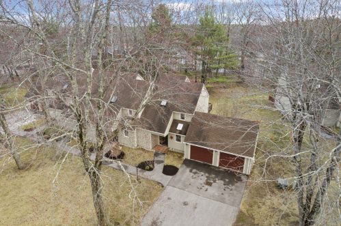 27 Linwood Rd, Freeport, ME 04032-1132
