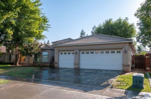 2485 Deauville Cir, Clovis, CA 93619-2829