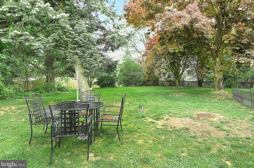 121 Blooming Grv Rd, Hanover PA 17331-8534 exterior