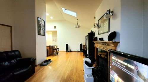 905 Lawrence Ave, Chicago, IL 60640-7709