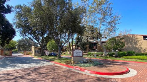 1040 Macarthur Blvd, Santa Ana CA  92707-4675 exterior