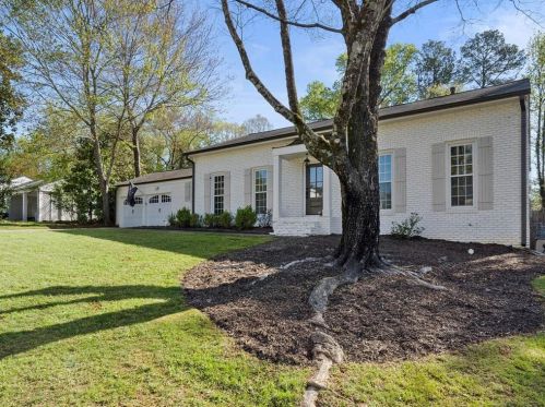5305 Green Hill Pl, Atlanta GA  30342-2039 exterior