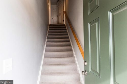 91 Midway Farms Ln, Lancaster, PA 17602-2671