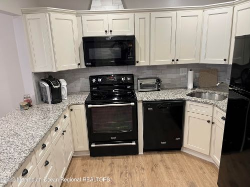 128 Manchester Ct, Tinton Falls, NJ 07701-4804