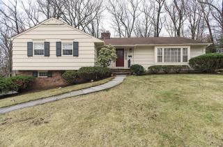 10 Little Wolf Rd, Summit, NJ 07901-3113