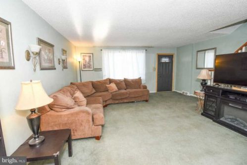 7127 Erdrick St, Philadelphia, PA 19135-1012