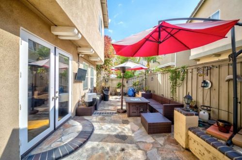 1204 Valle Ct, Torrance, CA 90502-1629
