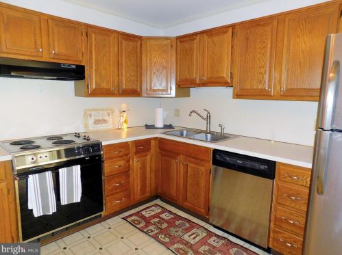 1882 Azalea Dr, York, PA 17408-1570