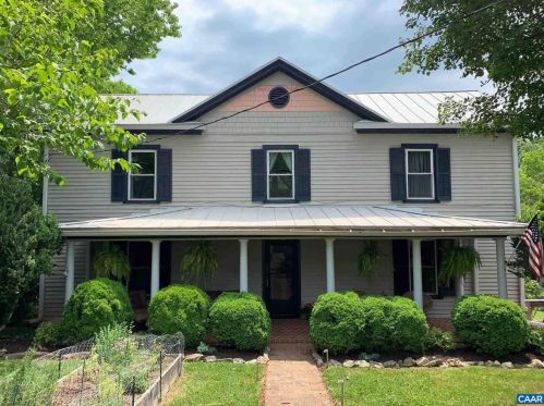 332 Main St, Bybee, VA 22963-4142