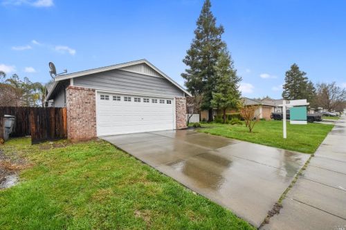 1067 Cinnabar Way, Vacaville, CA 95687-7824