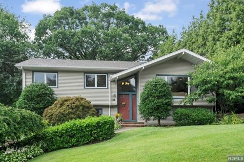 31 Grandview Ave, Ridgewood, NJ 07452-2514
