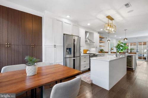 2042 Kater St, Philadelphia, PA 19146-1313