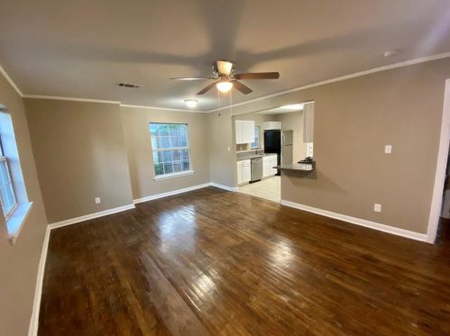 3804 Calmont Ave, Fort Worth TX  76107-4550 exterior