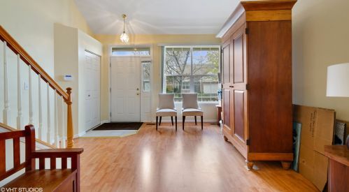 1494 Dearborn Ct, Mount Prospect, IL 60056-4670