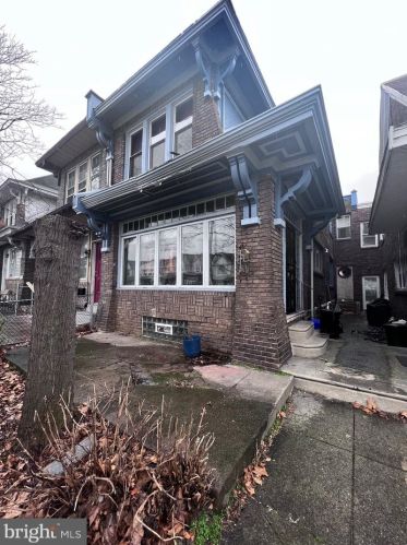 5221 Berks St, Philadelphia, PA 19131-3206