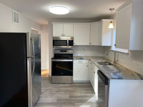13 Casey Dr, Middletown RI  02842-6224 exterior