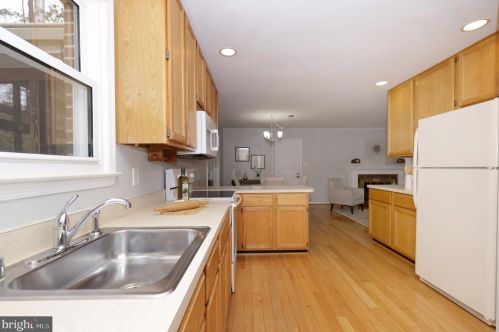 7099 Game Lord Dr, Springfield VA  22153-1312 exterior