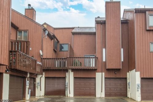 142 Nottingham Sq, Hackettstown NJ  07840-4236 exterior