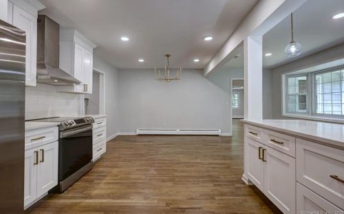 34 Brookwood Ln, Huntington CT  06484-2051 exterior