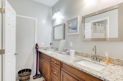 964 Mayson Turner Rd, Atlanta GA  30314-2852 exterior