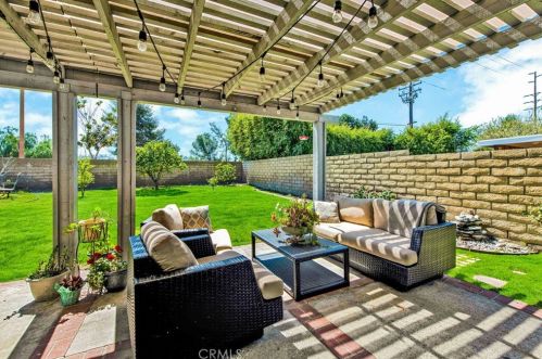 6236 Woodsboro Ave, Anaheim CA  92807-2347 exterior