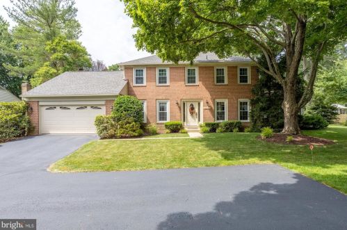 6212 Winnepeg Dr, Springfield, VA 22015-3848