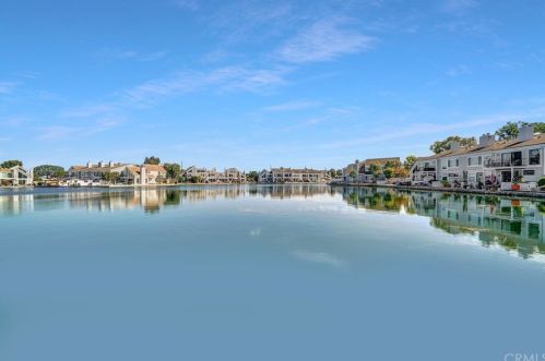 3561 Windspun Dr, Huntington Beach CA  92649-2027 exterior