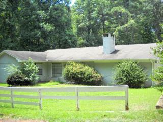 138 Davis Woods Dr, Columbus, MS 39705-5310