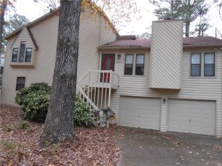 2835 Forest Chase Dr, Marietta GA  30066-1459 exterior