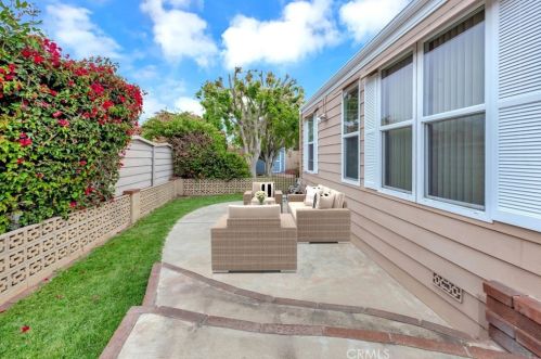 18601 Newland St, Huntington Beach CA  92646-1848 exterior