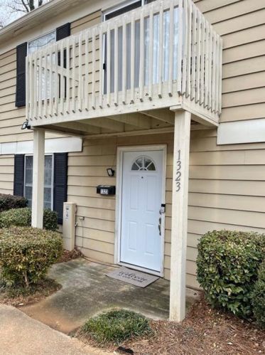 1323 Old Coach Rd, Marietta, GA 30008-3627